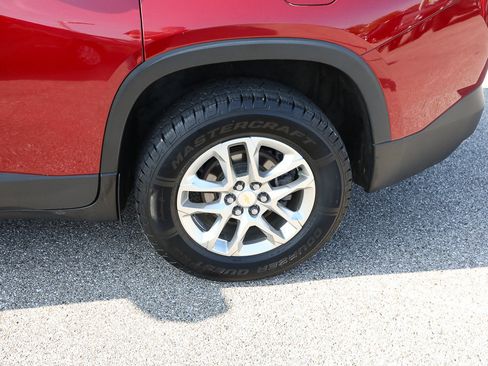 Used 2021 Chevrolet Traverse LT FWD image 4
