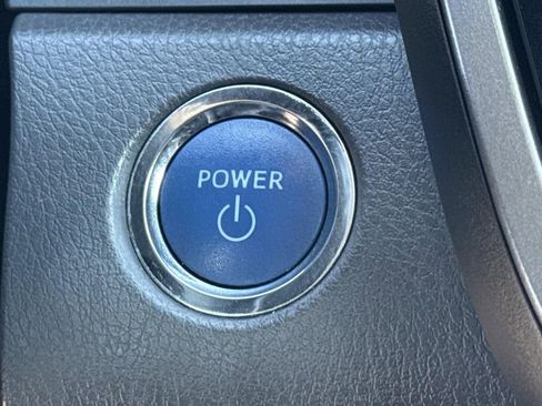 Used 2022 Toyota Camry SE w/ Cold Weather Package image 8