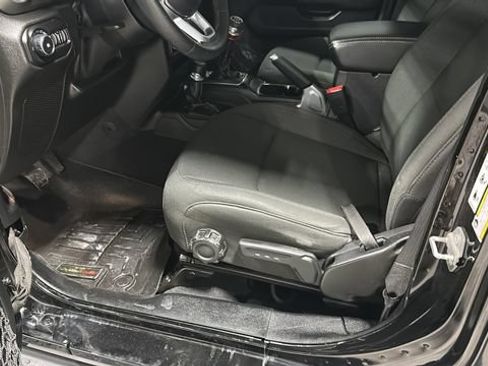 Used 2018 Jeep Wrangler Unlimited Sahara AWD/4WD image 8