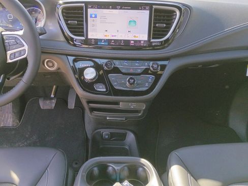 New 2026 Chrysler Pacifica Select image 12