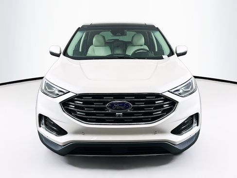 Used 2019 Ford Edge Titanium w/ Equipment Group 301A AWD/4WD image 2