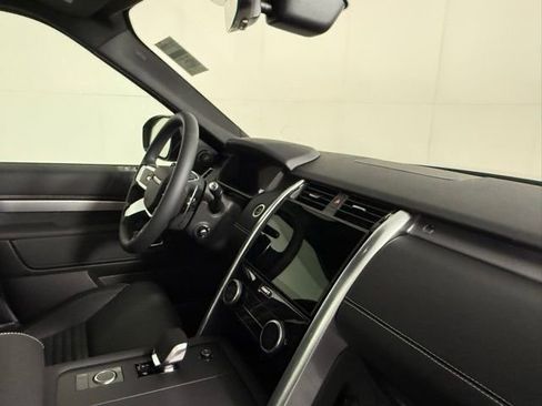 Certified 2025 Land Rover Discovery Dynamic SE AWD/4WD image 6