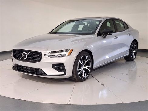 Used 2024 Volvo S60 B5 Core image 1