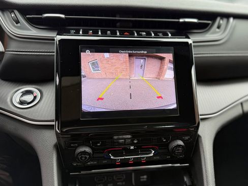 Used 2024 Jeep Grand Cherokee Altitude image 29