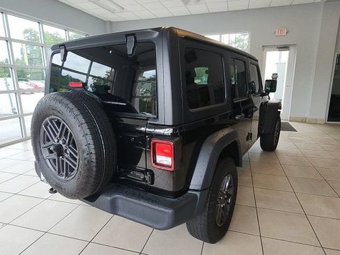 Used 2024 Jeep Wrangler Unlimited Sport AWD/4WD image 9