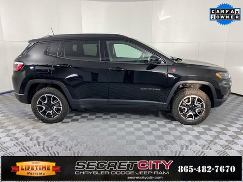 Used 2024 Jeep Compass Trailhawk w/ Trailhawk Convenience Group image 8