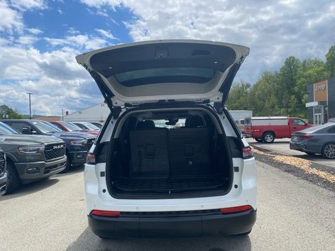 Certified 2023 Jeep Grand Cherokee L Limited w/ Black Appearance Package AWD/4WD image 14