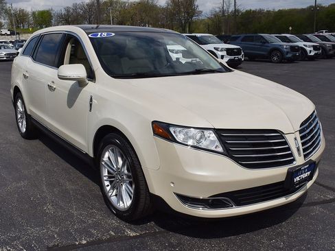 Used 2018 Lincoln MKT AWD w/ Technology Package image 16