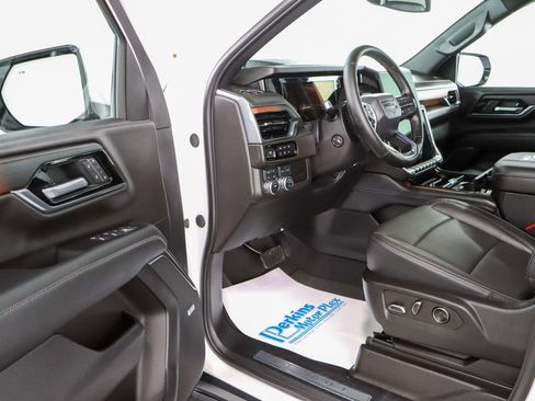 Used 2025 GMC Yukon Denali image 3