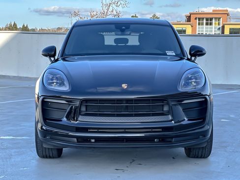 Certified 2022 Porsche Macan image 11
