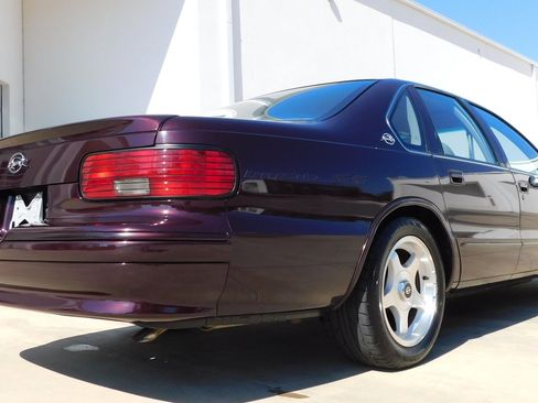 Used 1996 Chevrolet Impala SS RWD image 23