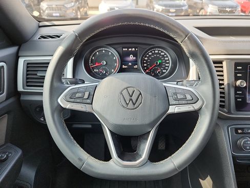 Used 2021 Volkswagen Atlas Cross Sport SE w/ 20" Black Wheels Package image 16