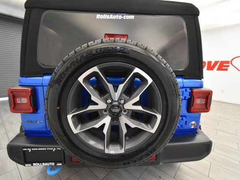 Used 2024 Jeep Wrangler Unlimited w/ Convenience Group AWD/4WD image 39