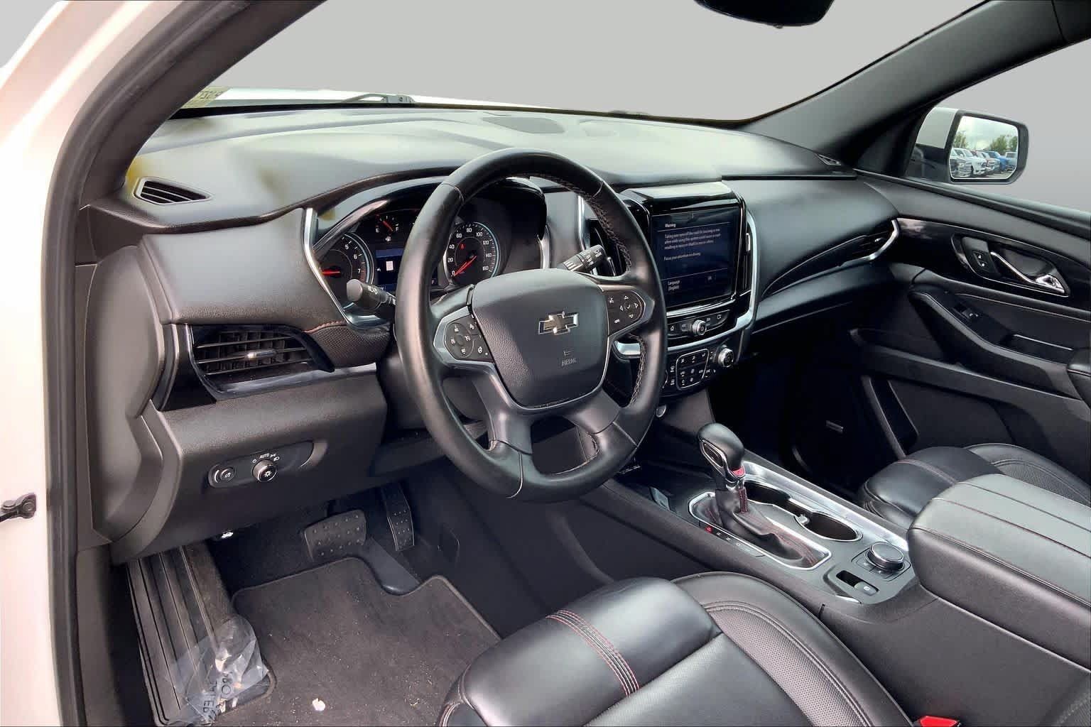 Used 2023 Chevrolet Traverse RS FWD image 17