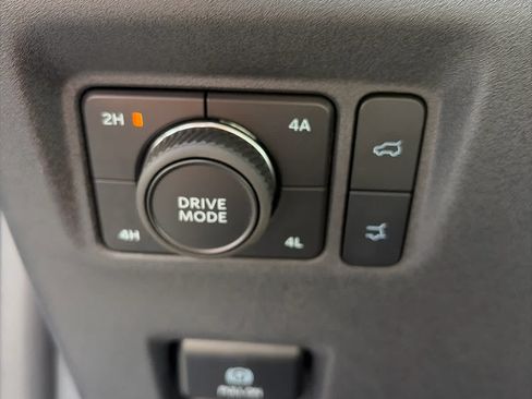 Certified 2025 Ford Expedition Active AWD/4WD image 17
