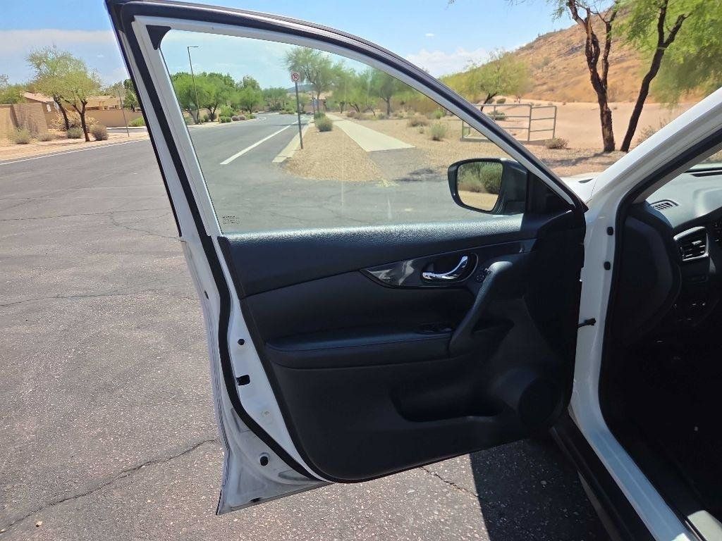 Used 2018 Nissan Rogue SV FWD image 10