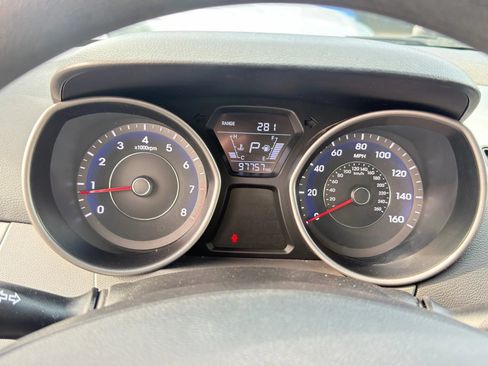 Used 2015 Hyundai Elantra SE w/ Option Group 02 FWD image 16