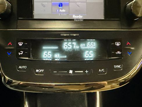 Used 2015 Toyota Avalon XLE image 46