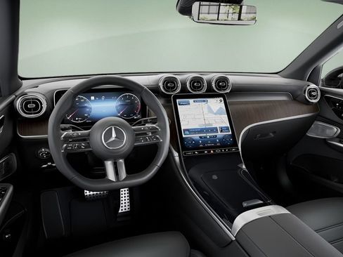 Used 2026 Mercedes-Benz GLC 300 image 2