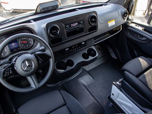 New 2025 Mercedes-Benz Sprinter 2500 image 17