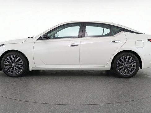 Used 2025 Nissan Altima 2.5 SV FWD image 5