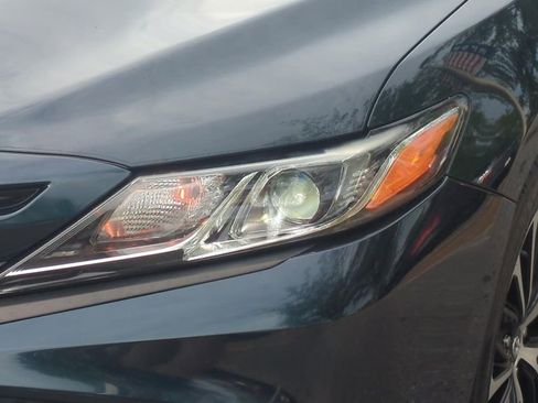 Used 2020 Toyota Camry SE FWD image 9