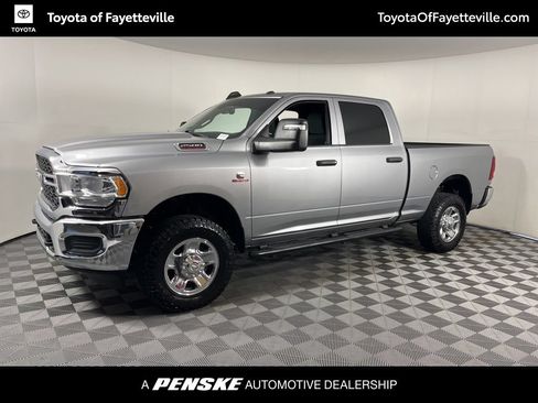 Used 2024 RAM 2500 Tradesman w/ Chrome Appearance Group AWD/4WD image 2
