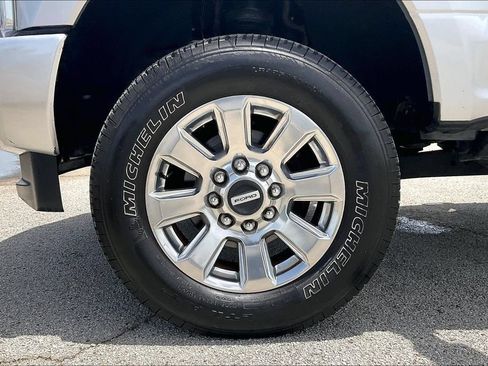 Used 2017 Ford F250 Platinum w/ FX4 Off-Road Package AWD/4WD image 35