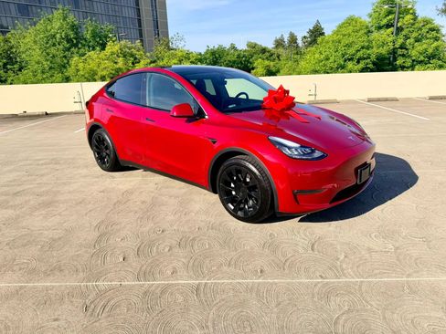 Used 2021 Tesla Model Y Long Range AWD/4WD image 2
