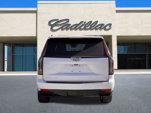 Certified 2024 Cadillac Escalade ESV Sport Platinum w/ Heavy-Duty Trailer Package image 5