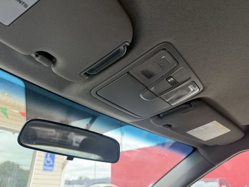 Used 2017 Hyundai Veloster image 14