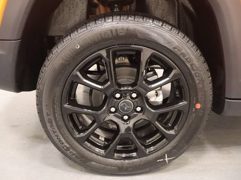 Used 2026 Jeep Compass Latitude w/ Sun and Sound Group AWD/4WD image 28