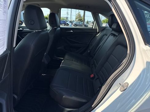 Used 2021 Volkswagen Jetta SE FWD image 13