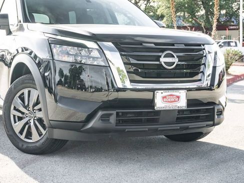 Used 2025 Nissan Pathfinder S FWD image 3