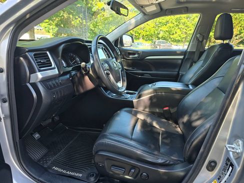 Used 2016 Toyota Highlander XLE AWD/4WD image 18