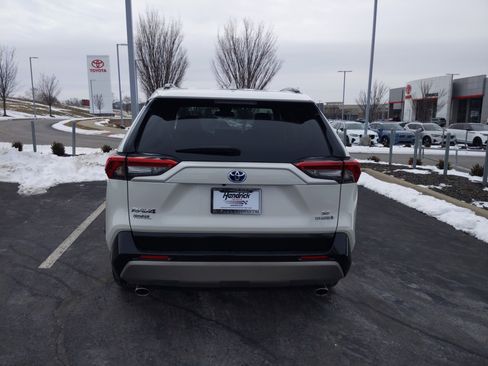 Used 2022 Toyota RAV4 SE image 9