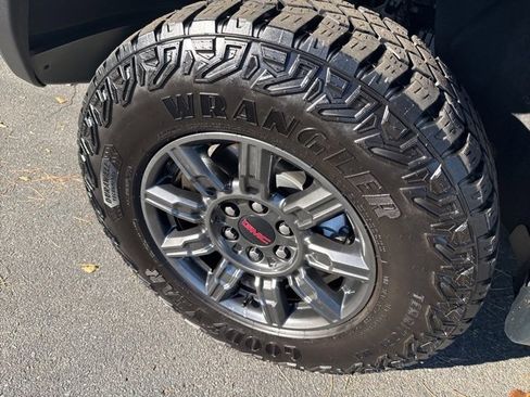 Used 2024 GMC Sierra 1500 AT4X image 40