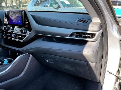 Certified 2024 Toyota Highlander LE image 17