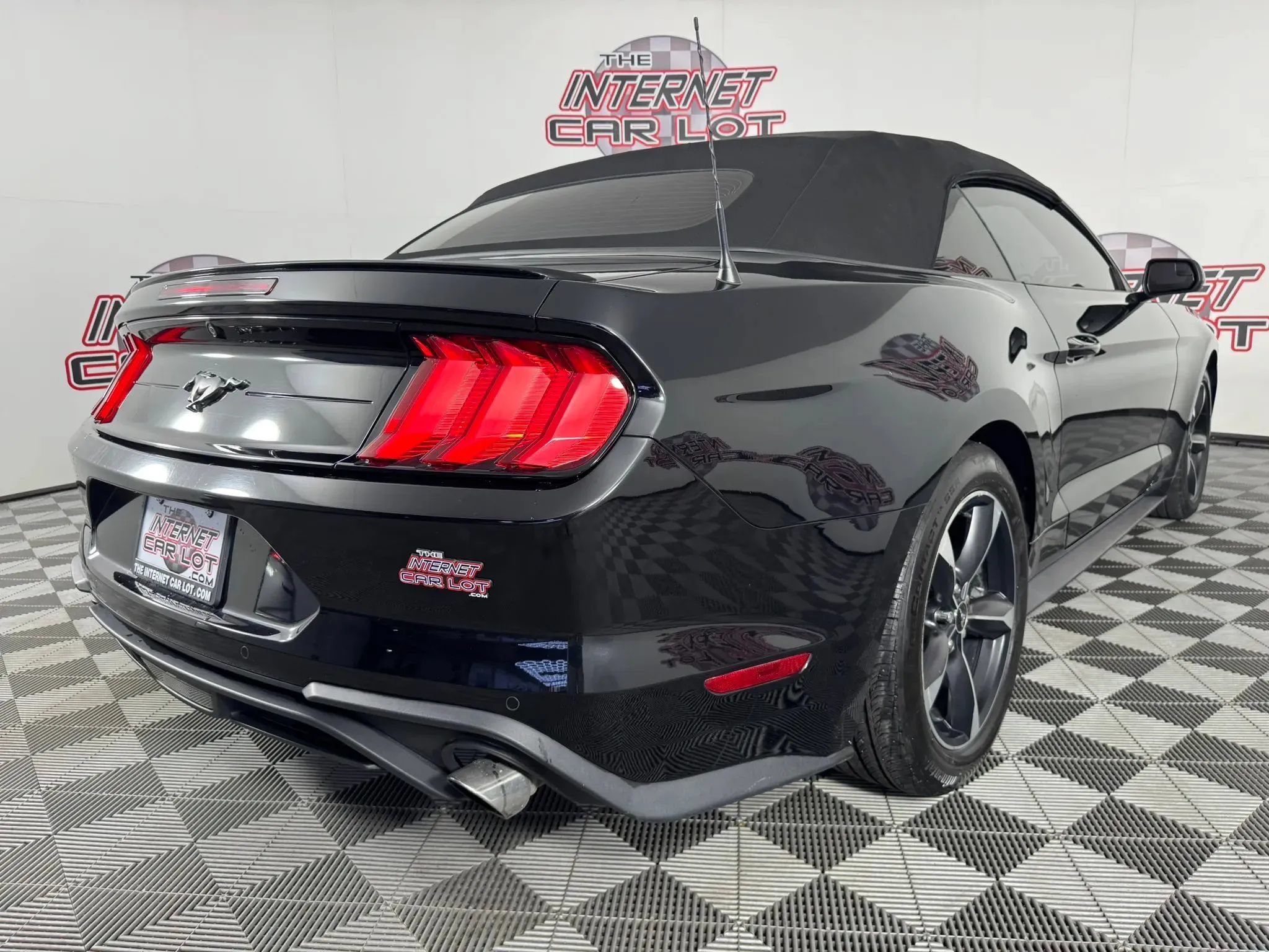 Used 2020 Ford Mustang Convertible w/ Equipment Group 101A RWD image 34
