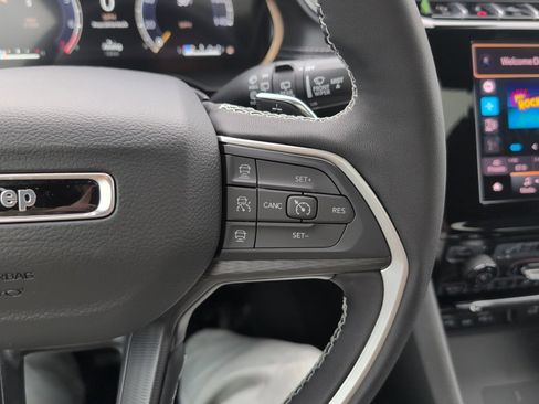 New 2025 Jeep Grand Cherokee L Laredo image 25