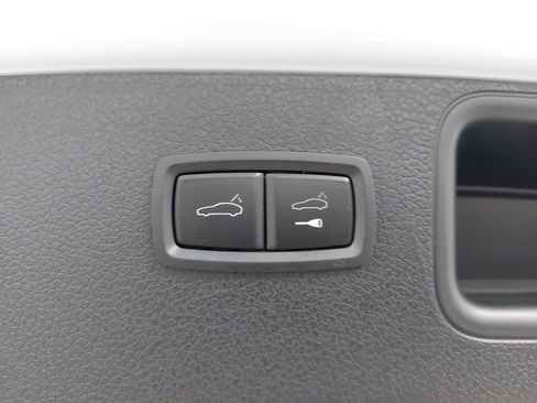 Used 2023 Porsche Macan Turbo image 15