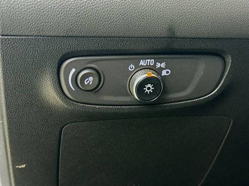 Used 2025 Buick Encore GX Sport Touring FWD image 10