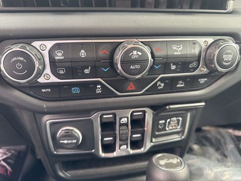 Used 2025 Jeep Wrangler Sahara 4xe w/ Safety Group image 17