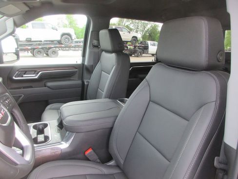 New 2026 GMC Sierra 2500 SLT w/ SLT Premium Package AWD/4WD image 13