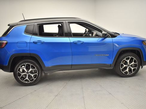 Used 2025 Jeep Compass Limited AWD/4WD image 4