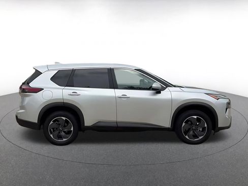 Used 2025 Nissan Rogue SV FWD image 16