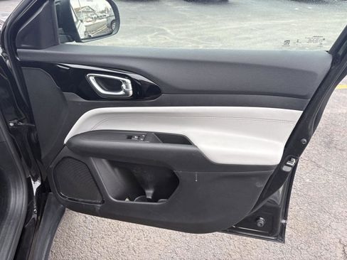 Used 2022 Jeep Compass Limited image 17