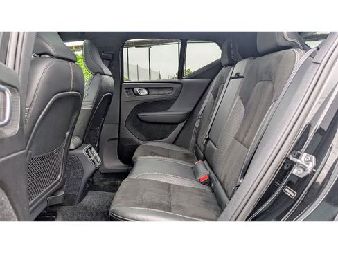 Used 2019 Volvo XC40 T5 R-Design image 18