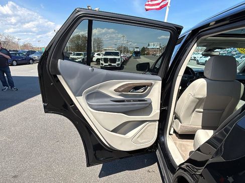 Used 2023 GMC Terrain Denali w/ Denali Premium Package AWD/4WD image 31