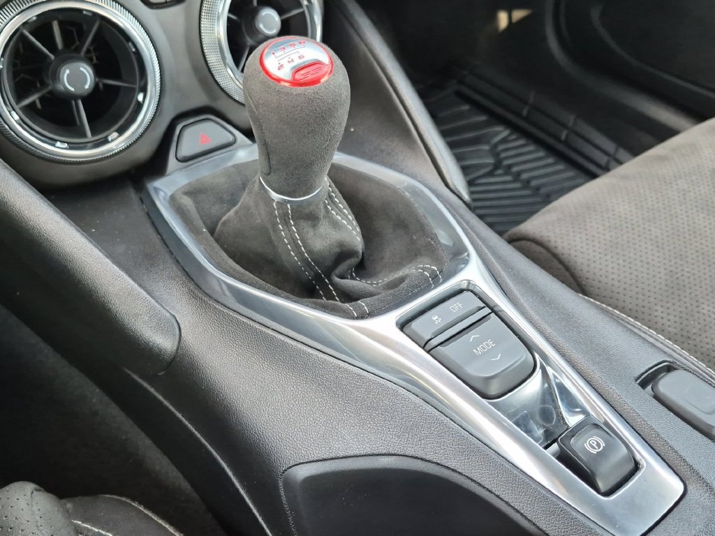 Used 2018 Chevrolet Camaro SS RWD image 14